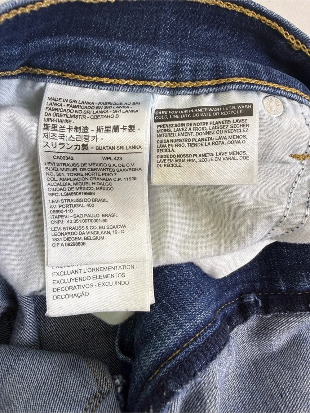 Levi's Women's Mid Rise Classic Straight‎ Medium Wash Blue Jeans